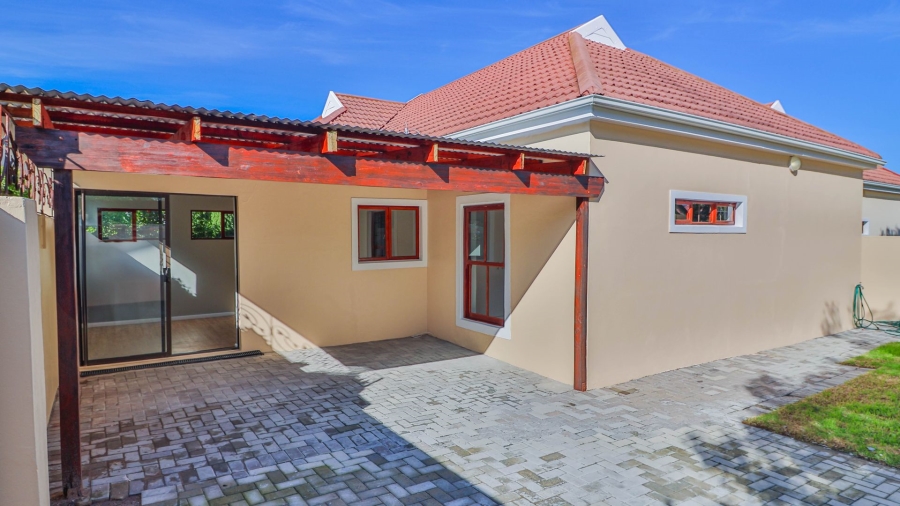 3 Bedroom Property for Sale in Sandbaai Western Cape
